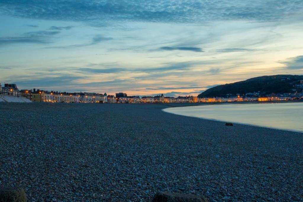 Grove House No.07 - Luxury Apartment Close To The Llandudno Beach Eksteriør bilde